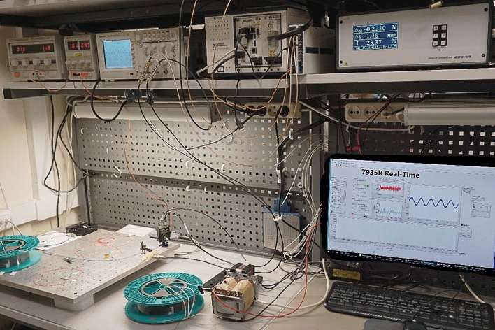 Рис.4. Лабораторный макет волоконно-оптического измерительного трансформатора тока (ВОИТТ)